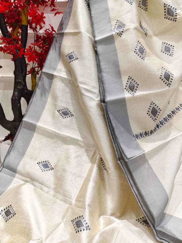 Hand stitched Matka Silk with Grey Border – Kite Design.