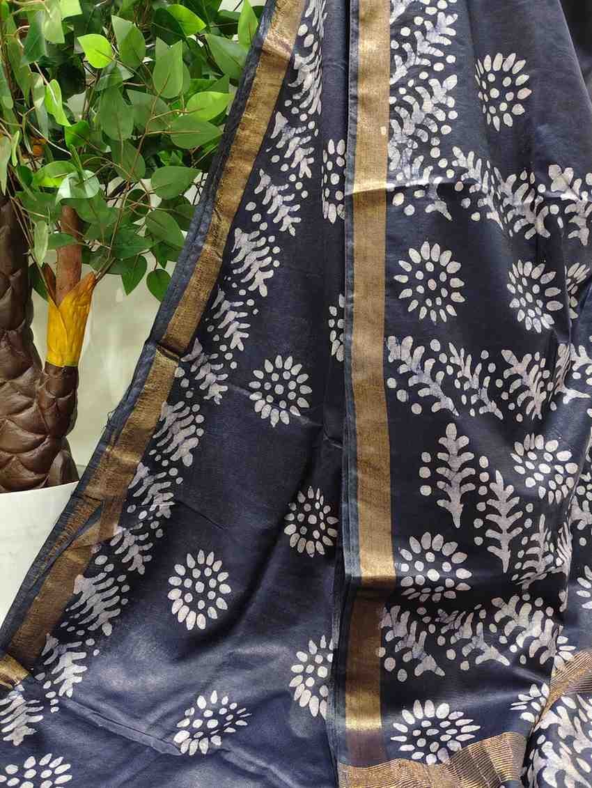 Mulberry Silk Handloom Saree-Black With Circular Design
